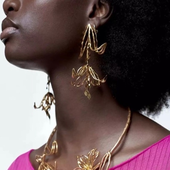 Zara gold flower dangle earrings #643 - Picture 1 of 3